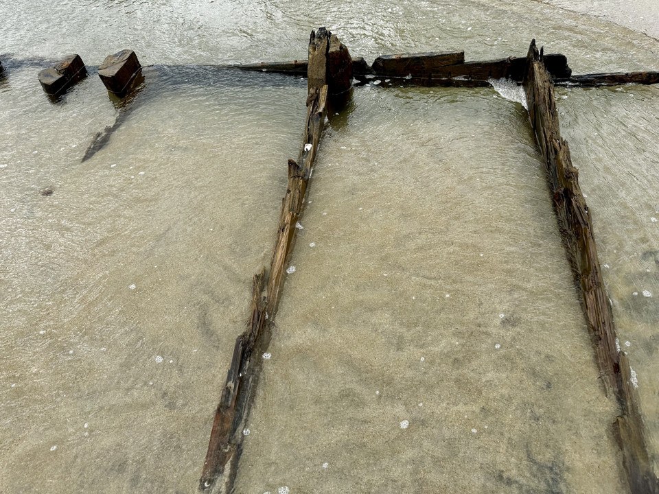 Des cloisons internes divisaient l’intérieur du navire en compartiments. Photo: VNA