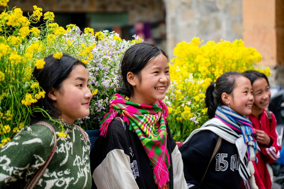 La beauté naturelle grandiose, l’architecture ancestrale des maisons des minorités ethniques et l’animation colorée des marchés de montagne s’entrelacent pour créer un espace culturel d’une fascinante profondeur. Photo: VNA