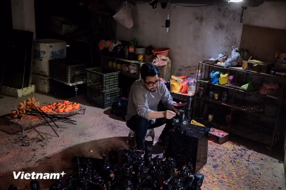 Dans la collection de chevaux 2026, aucune œuvre n’est totalement identique. Photo : VietnamPlus