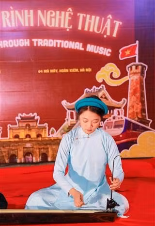 Un extrait de spectacle d'art traditionnel. Photo: VNA