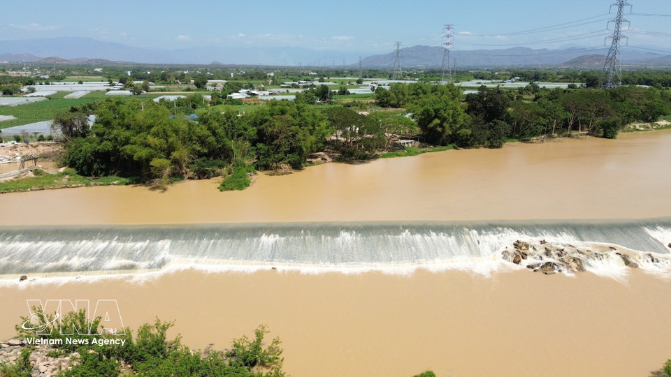 Le barrage de Nha Trinh, érigé sur la rivière Cai Phan Rang, met en lumière le savoir-faire hydraulique des anciens Chams, basé sur un ingénieux système de dérivation des eaux vers les rizières. Photo : VNA