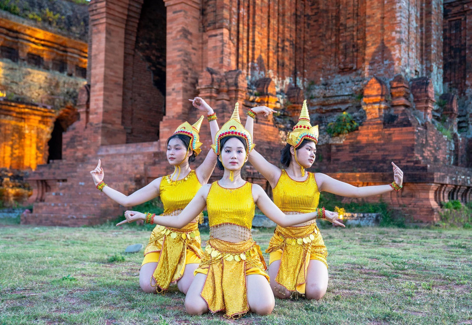 Les tours de Banh It conservent de nombreuses valeurs historiques et culturelles précieuses, reflétant la vie et les croyances religieuses du peuple Cham. Elles sont un point de convergence entre histoire, religion et art, contribuant à forger l'identité culturelle de la région Centre. Photo: VNA