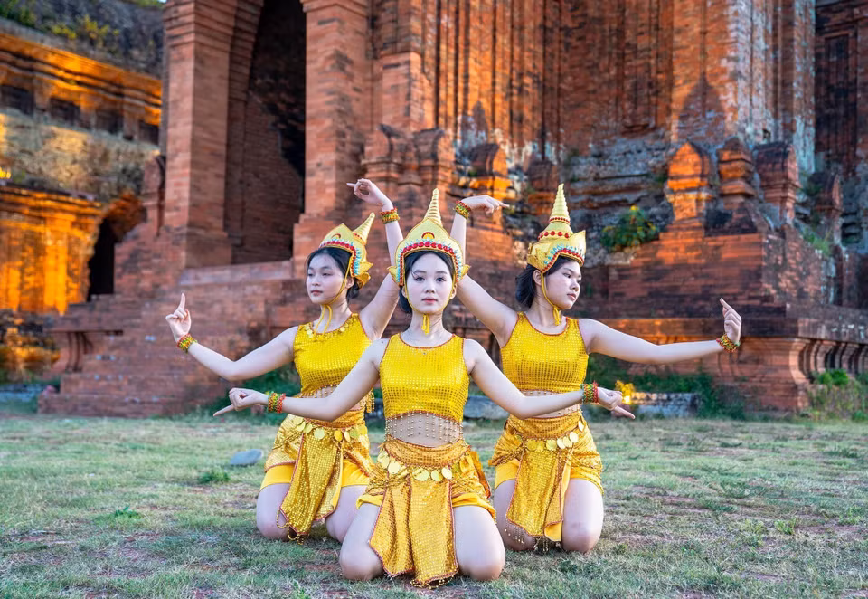 Les tours de Banh It conservent de nombreuses valeurs historiques et culturelles précieuses, reflétant la vie et les croyances religieuses du peuple Cham. Elles sont un point de convergence entre histoire, religion et art, contribuant à forger l'identité culturelle de la région Centre. Photo: VNA