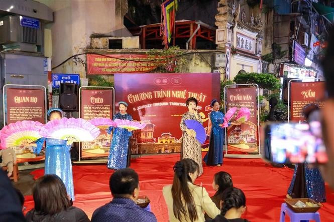 Une représentation d'art traditionnel. Photo: VNA