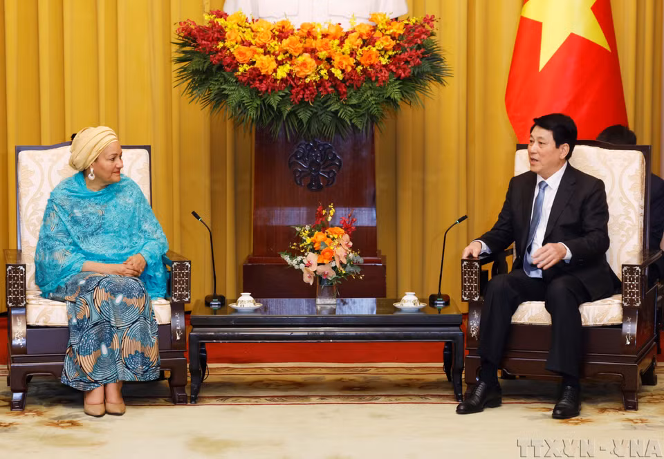 Le 17 avril 2025, le président de la République, Luong Cuong, reçoit Amina Mohammed, vice-Secrétaire générale des Nations Unies, en marge du 4e Sommet du Forum de partenariat pour la croissance verte et les objectifs mondiaux (P4G), organisé à Hanoi. Photo : VNA