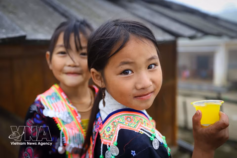 ua Thi Cang, élève de première année à l’annexe scolaire de Lang Sang. Photo : VNA
