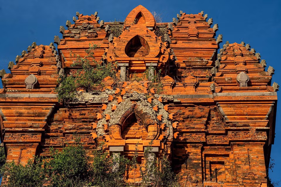 L'architecture raffinée des tours Banh It témoigne non seulement de la technique de construction durable des anciens Chams, mais aussi de leur haut niveau artistique. Photo: VNA