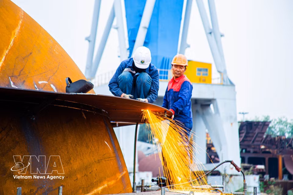 L’assemblage soudé des structures modulaires s’effectue selon des exigences techniques strictes et avec une grande précision. Photo : VNA