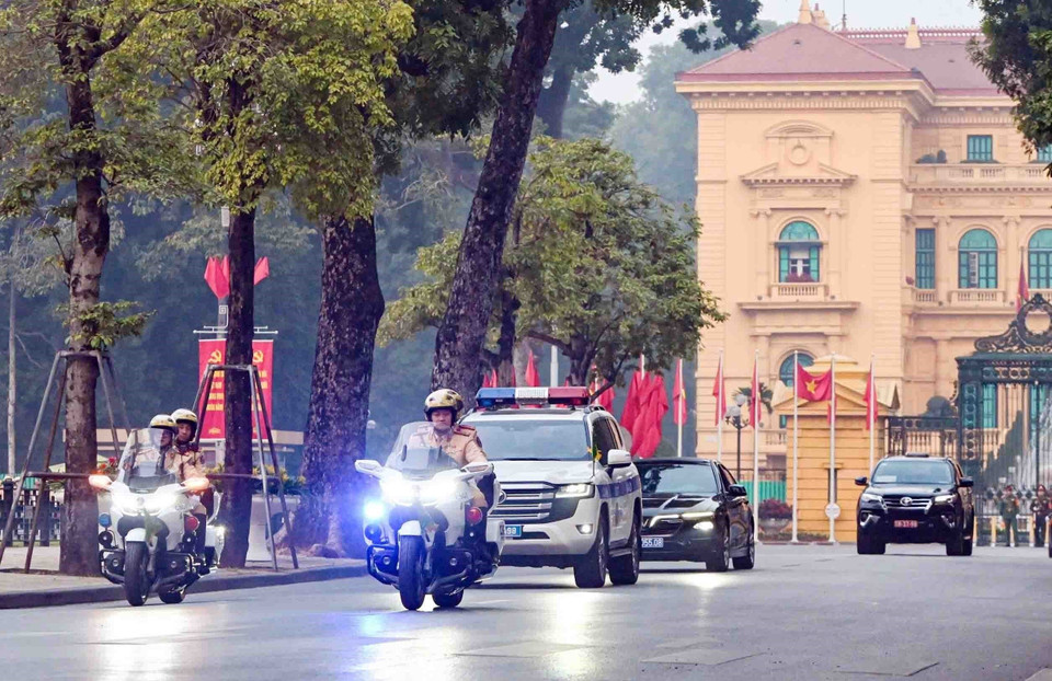 Le dispositif d'accueil et d'escorte des délégations est mis en œuvre conformément au plan, garantissant une sécurité totale. (Photo : VNA)