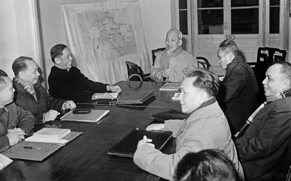 Le Président Ho Chi Minh préside la 3e réunion du Comité central du Parti pour discuter du plan d'État de 1961 . Photo: VNA