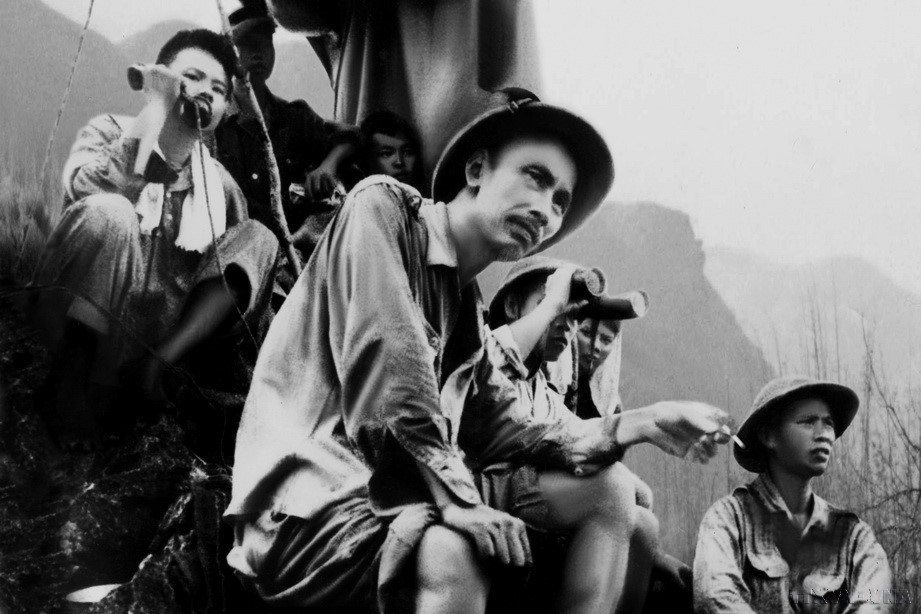 Le Président Ho Chi Minh observe et dirige directement la bataille de Dong Khe en 1950. Photo: VNA