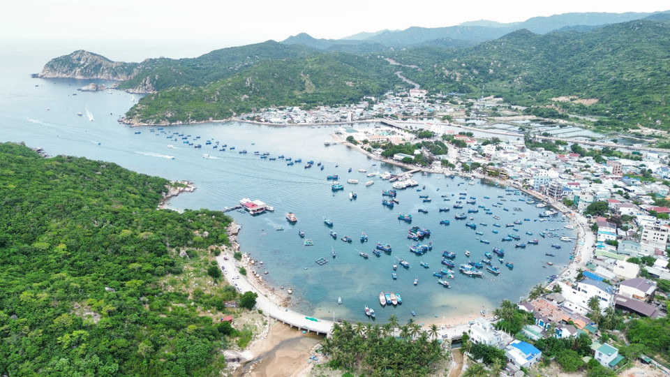 La beauté poétique de la baie de Vinh Hy. Photo : VNA