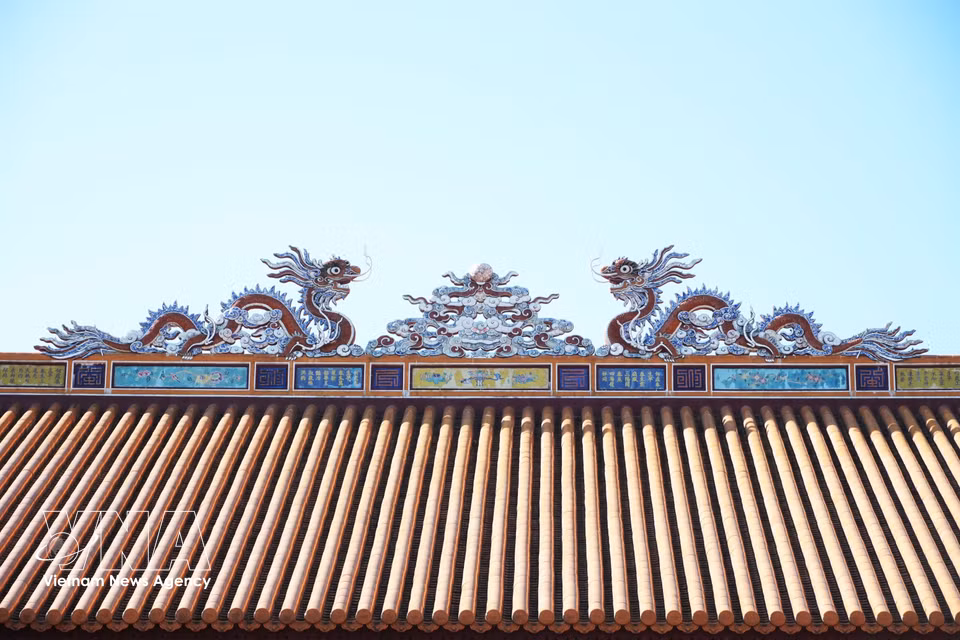 Textes poétiques en caractères chinois gravés dans le Palais de la Suprême Harmonie (Điện Thái Hòa), au sein de la Cité impériale de Huê. Photo: VNA