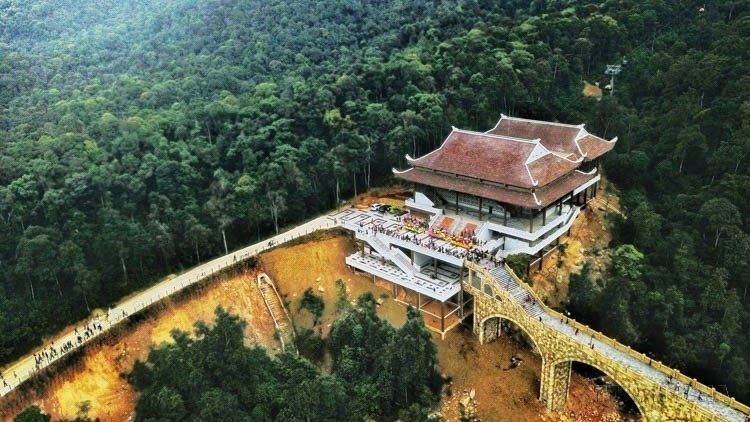 La terre bouddhiste Tây Yên Tu couvre les districts de Yên Dung, Luc Nam, Luc Ngan et Son Dông, dans la province de Bac Giang. Elle compte 130 sites culturels et historiques dont 26 reconnus patrimoines nationaux ou provinciaux. Il s’agit essentiellement de pagodes construites sous les dynasties des Ly (1010-1225) ou des Trân (1225-1400). hoto: VNA