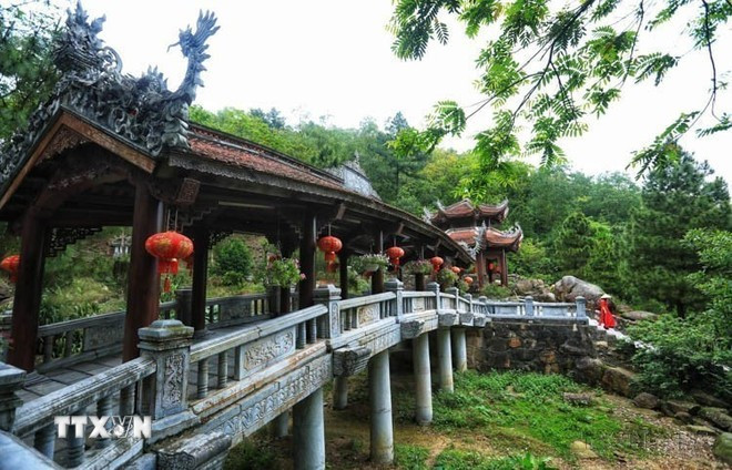 La beauté du pont Thau Ngoc dans la pagode Côn Son, qui fait partie du complexe Côn Son - Kiêp Bac. Photo : VNA