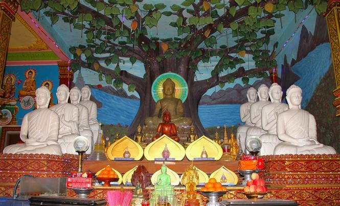 A l'intérieur du temple Sala. Photo: VNA