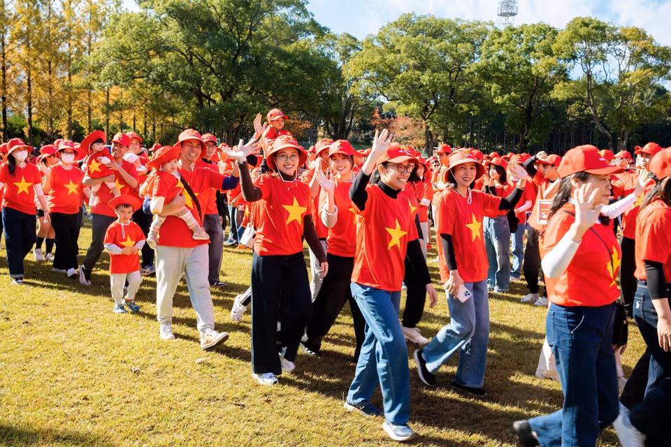 Des Vietnamiens étudiant ou travaillant à Kyushu et Okinawa se sont réunis à Fukuoka pour participer à l'événement. Photo : VNA