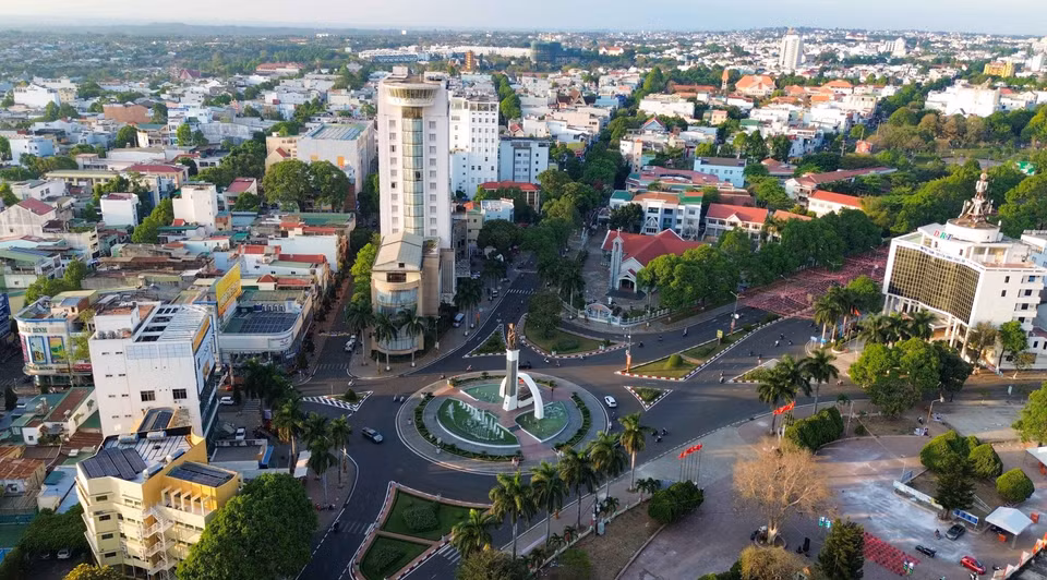 Intersection à six voies dans le centre-ville de Buon Ma Thuot. Photo : VNA
