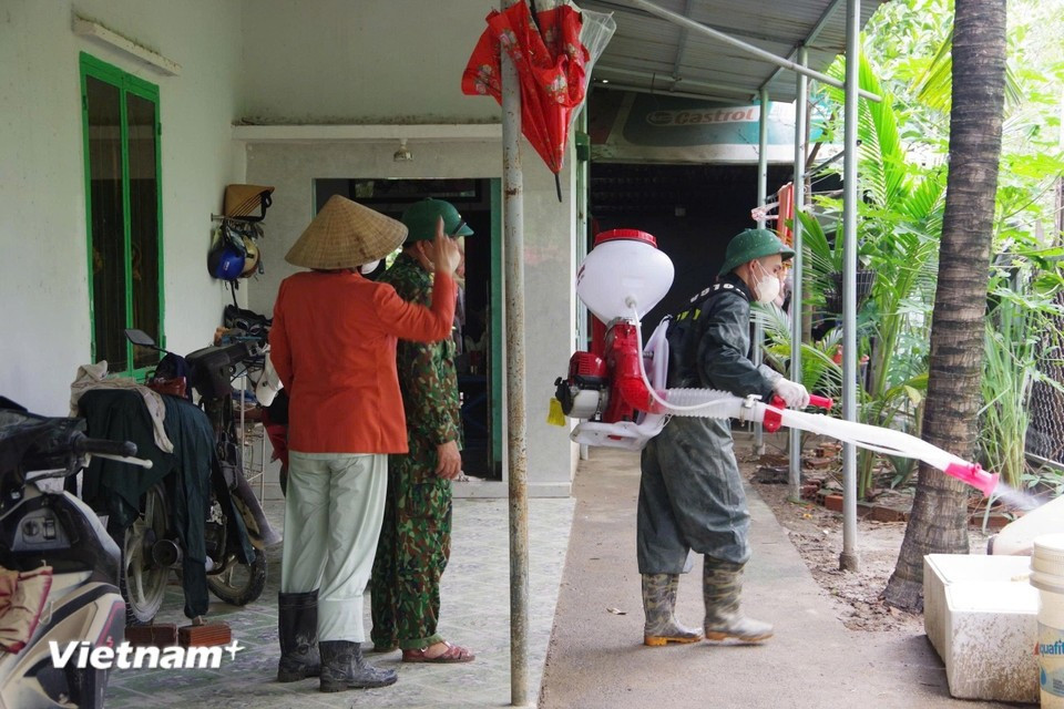 Des travaux d'assainissement ont été menés en urgence, avec désinfection de l'ensemble de la zone, afin de garantir l'hygiène, limiter les risques d'épidémies et permettre un retour rapide à la normale. Photo : VNA