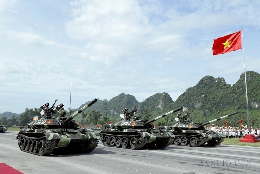 Véhicules blindés participant à la deuxième répétition générale du défilé militaire pour célébrer le 80e anniversaire de la Révolution d'Août et la Fête nationale du 2 septembre (A80). Photo : VNA