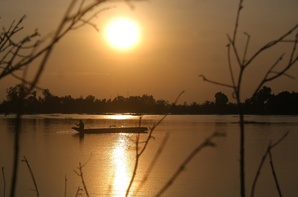 Filets, nasses et cônes sont déployés dès l’aube, et les prises quotidiennes permettent aux familles de renouer avec un complément de revenu et une source alimentaire précieuse.