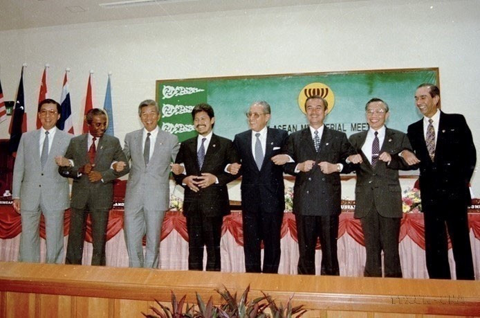 Cérémonie d’adhésion du Vietnam en tant que septième membre officiel de l’ASEAN, le 28 juillet 1995, dans la capitale Bandar Seri Begawan (Brunei). Photo : VNA