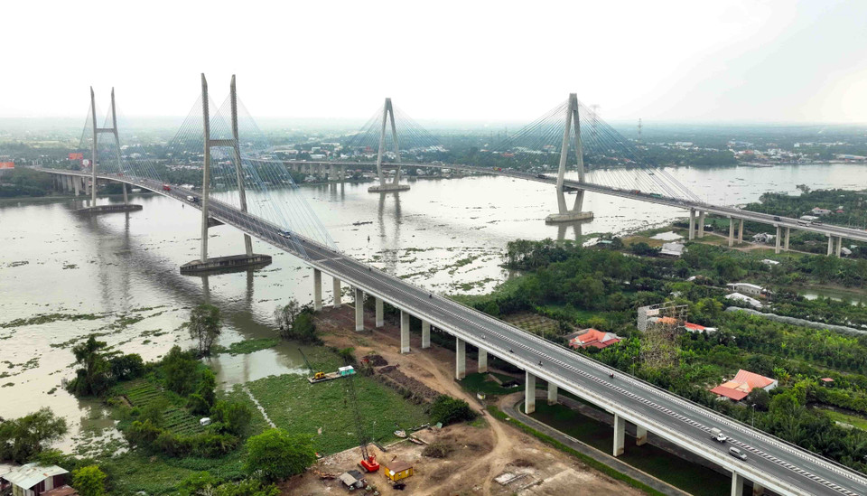 Le pont My Thuan 1 et le pont My Thuan 2 sont des ponts à haubans au-dessus de la rivière Tien, reliant les provinces de Tien Giang et Vinh Long, situées à 125 km au Sud-Ouest de Ho Chi Minh-Ville. Photo : VNA
