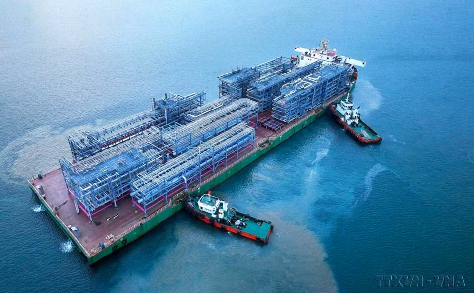 Près de 2.000 tonnes de modules « Made in Vietnam » produits par Doosan Vina sont en route vers le marché américain. Photo : VNA