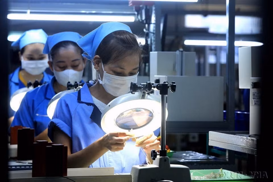 Après près de 40 ans de Renouveau, le Vietnam est devenu un pays en développement à revenu intermédiaire, qui promeut l'industrialisation, la modernisation et l'intégration internationale. Photo : VNA