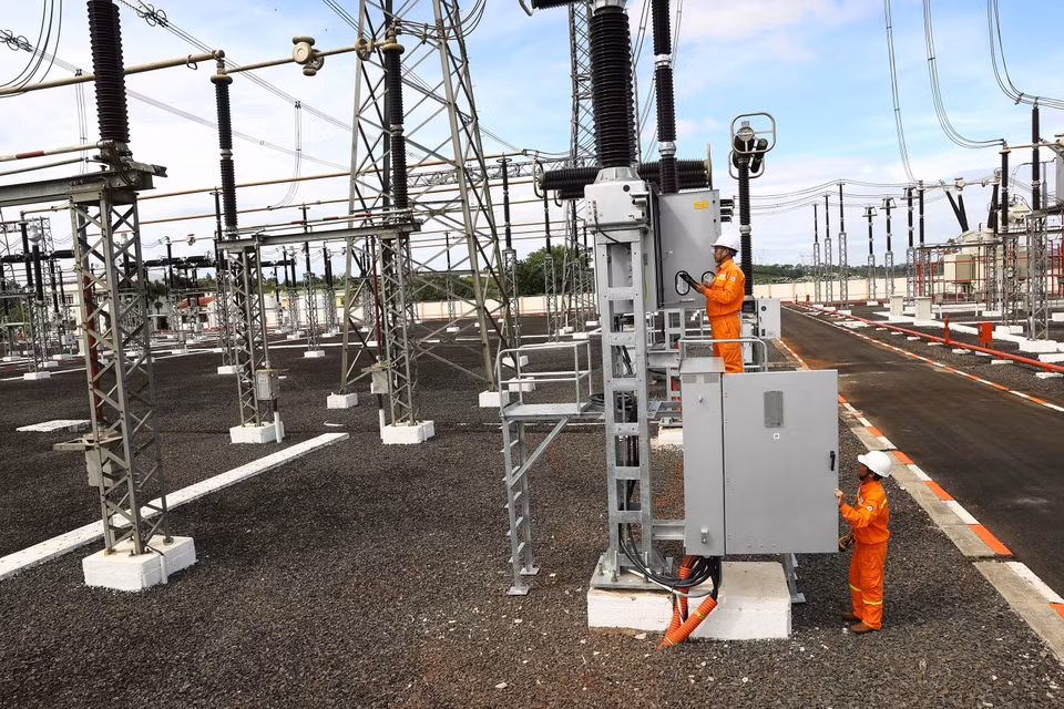 Vérification les postes électriques 500 kV de Di Linh (Lam Dong). Photo : VNA