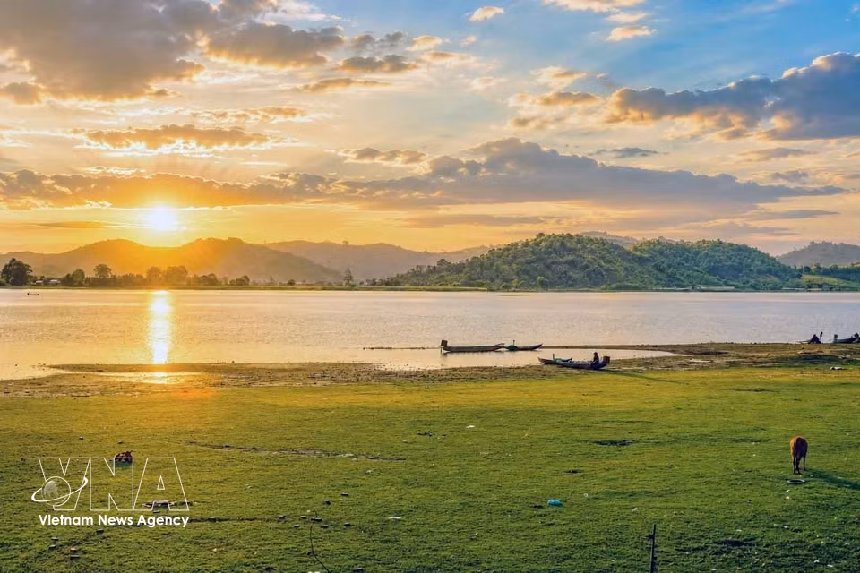 Paysage du lac Lak. Photo: VNA