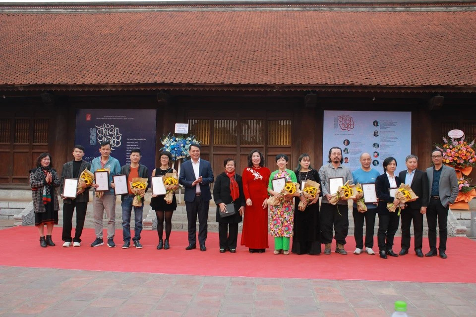 Selon la légende, le puits Thien Quang aurait jailli de la terre lors de la fondation de Thang Long (ancien nom de Hanoi). L'eau cristalline qui en sortait était considérée comme sacrée et aurait nourri la terre, lui permettant de devenir un lieu prospère et fertile. Photo : VNA