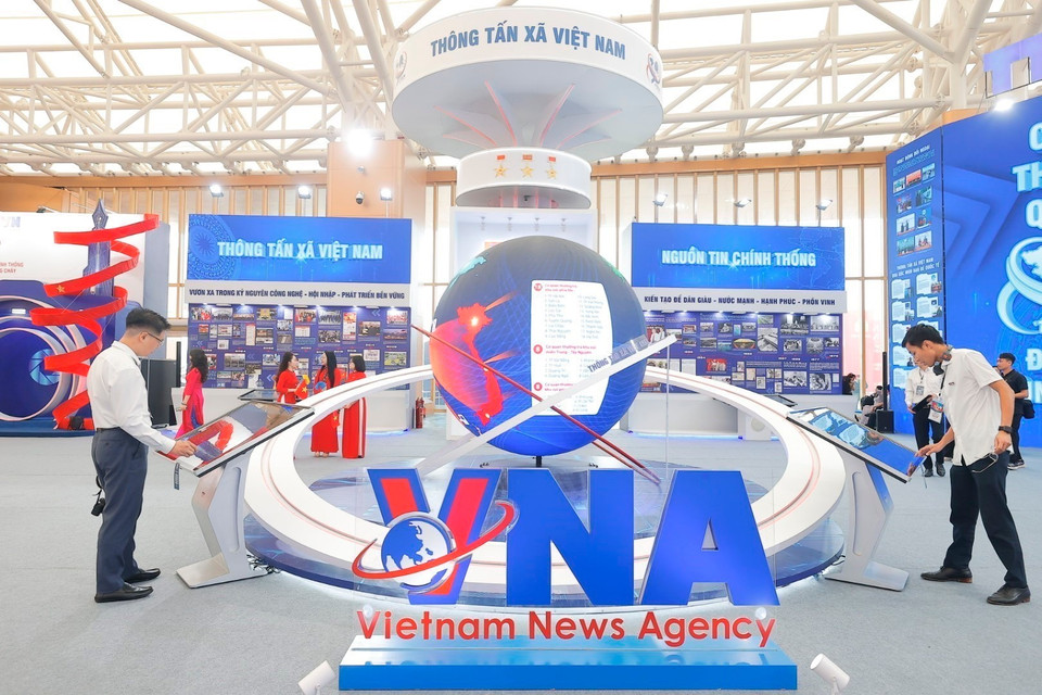 Vue générale de l'espace d'exposition sur le parcours de 80 ans de la VNA au Centre des expositions du Vietnam.