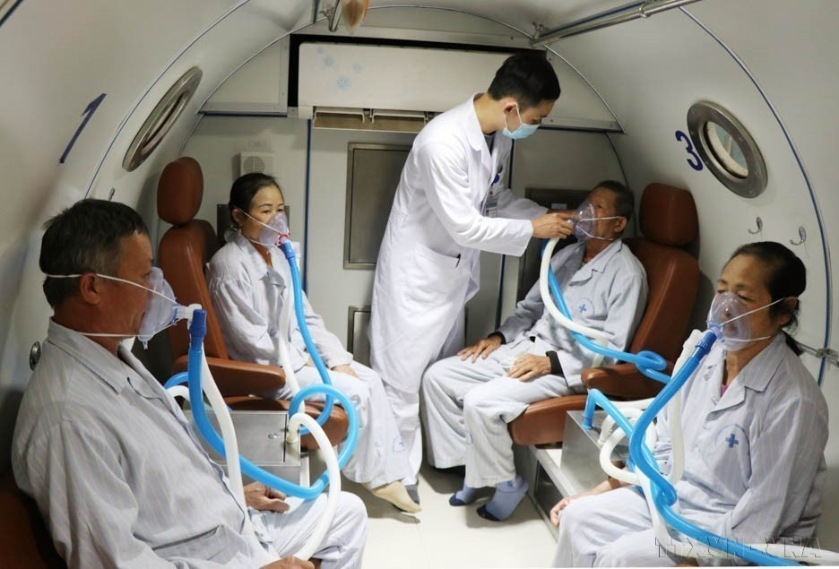 L'hôpital de médecine traditionnelle de Thai Nguyen s'impose comme un acteur majeur dans le domaine de la santé au Vietnam, en proposant une approche novatrice combinant les bienfaits de la médecine traditionnelle et les avancées de la médecine moderne. En associant des techniques ancestrales à des équipements médicaux sophistiqués, cet établissement offre à ses patients des traitements efficaces et personnalisés pour un large éventail de pathologies. Photo : VNA