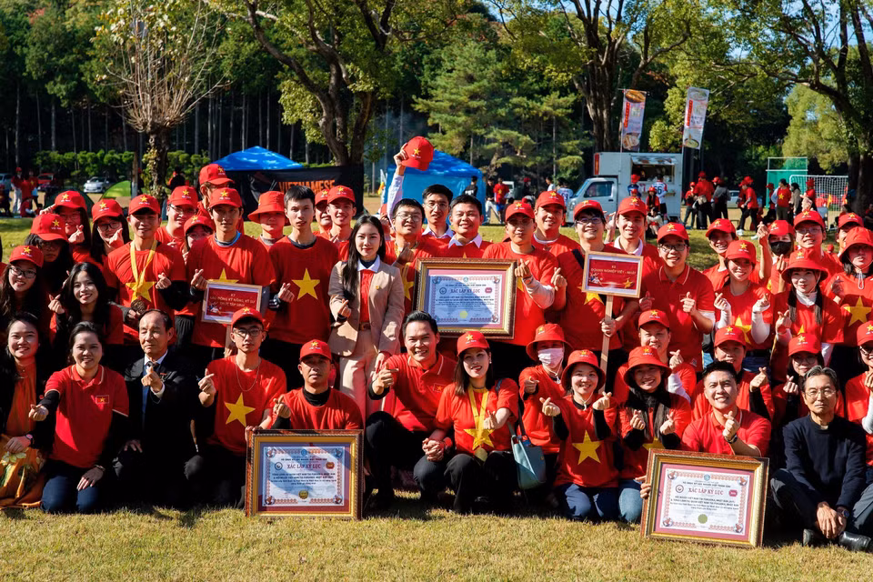 Des Vietnamiens à l'événement. Photo: VNA