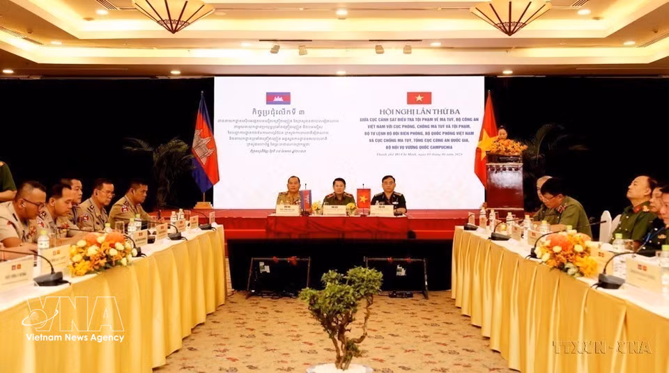 La troisième conférence Vietnam-Cambodge sur la prévention et la lutte contre la criminalité liée à la drogue s’est tenue à Hô Chi Minh-Ville. Photo : VNA