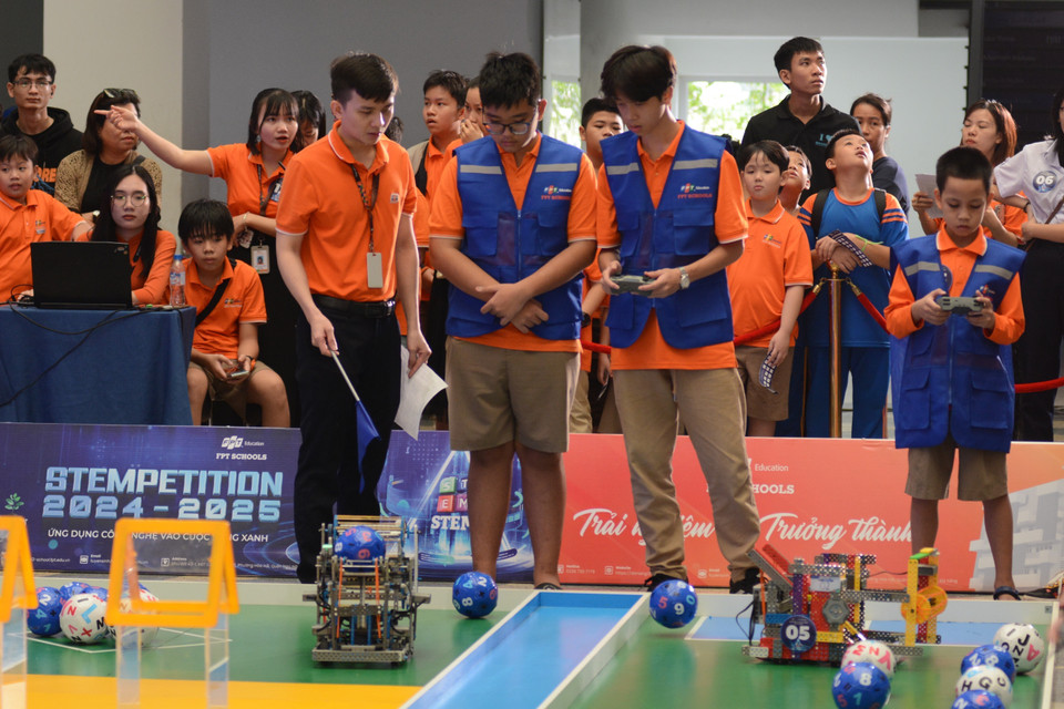Le festival scientifique et technologique OPEN STEM DAY 2024 à l'Ecole primaire et secondaire FPT Da Nang a attiré plus de 6.000 élèves, parents et enseignants de la ville de Da Nang et de la province de Quang Nam (Sud). Photo : VNA