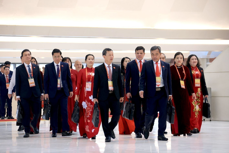 Les délégués arrivent à la séance d’ouverture du 14ᵉ Congrès national du Parti. Photo : VNA