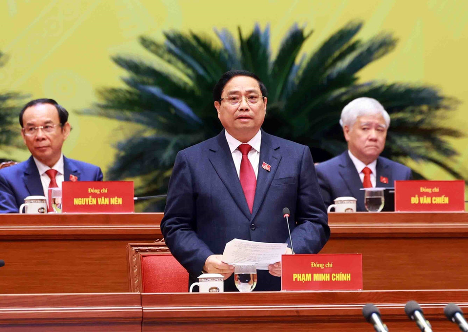 Le membre du Politburo et Premier ministre Pham Minh Chinh préside la séance d’ouverture du 14ᵉ Congrès national du Parti au nom du Présidium. Photo : VNA