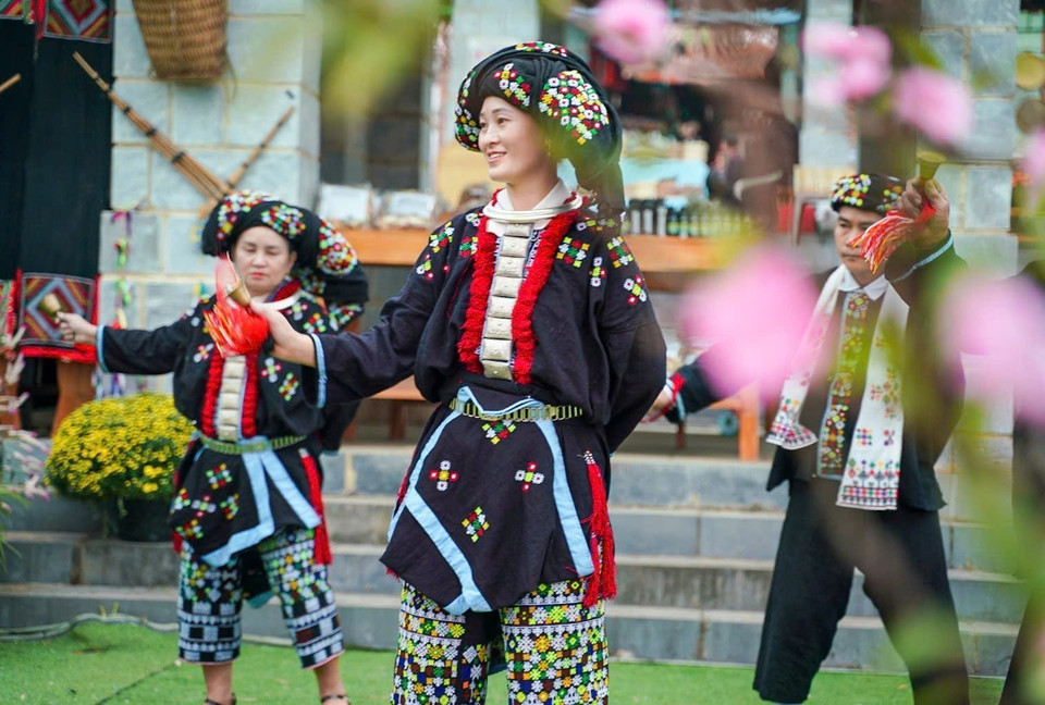 Pour les Dao, la danse des cloches a un rôle important lors des cérémonies importantes. Photo : VNA