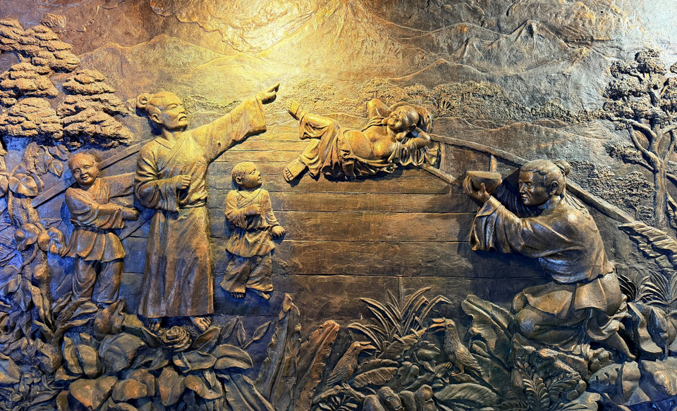 Un véritable hommage aux ancêtres ayant défriché les terres sauvages d'An Giang, transformant une jungle hostile en un terroir fertile et spirituel. ». Photo: VNA