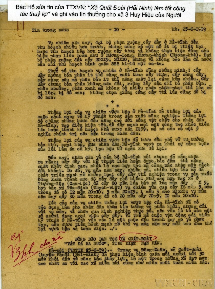 Manuscrits du Président Hô Chi Minh corrigeant un articles de la VNA.