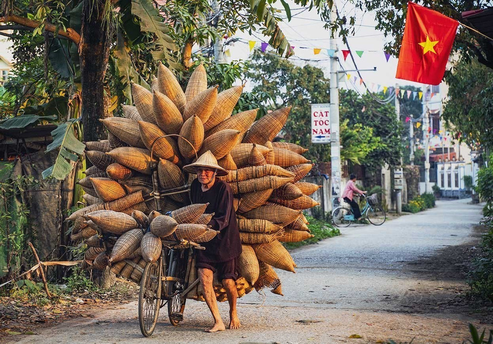 L'image du vélo chargé de nasses, circulant partout, est depuis longtemps gravée dans l'esprit de nombreuses personnes lorsqu'elles évoquent le village de Thu Sy. Photo : VNA