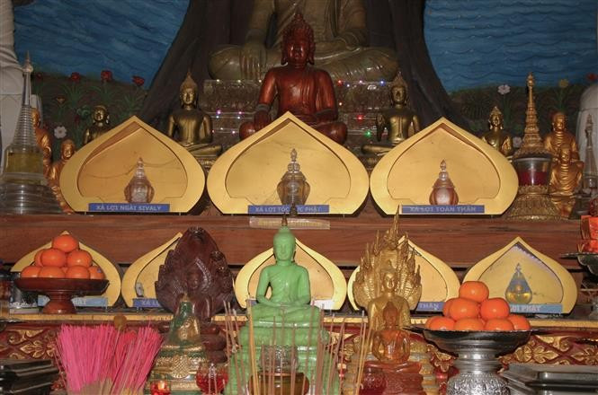 L'espace solennel à l'intérieur du temple Sala. Photo: VNA