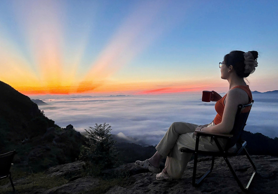 Lever du soleil sur le plateau de Dông Cao. Photo : VNA