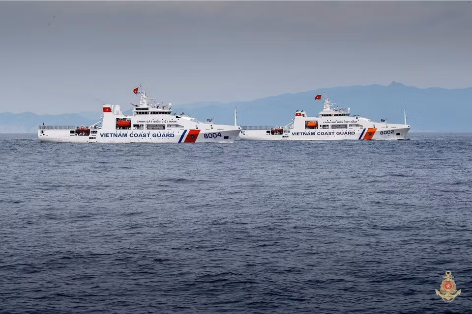 Une flottille des garde-côtes participe au défilé maritime. Photo : Marine populaire du Vietnam/VNA