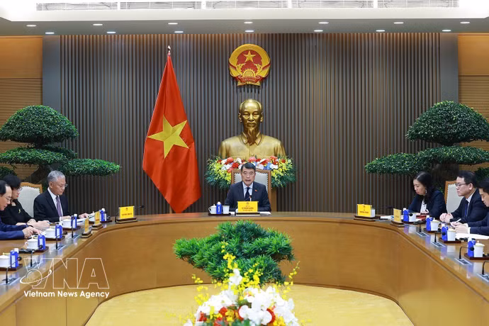 Le Premier ministre Lê Minh Hung s’est entretenu au téléphone mardi 11 août avec le Premier ministre néerlandais, Rob Jetten. Photo: VNA