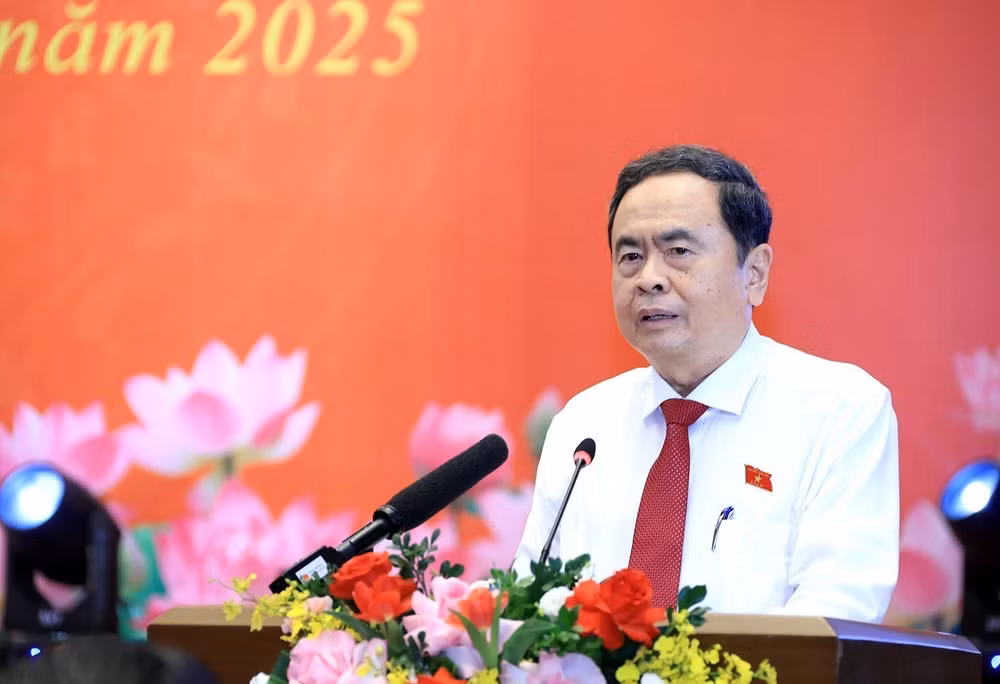 vna-potal-chu-tich-quoc-hoi-gap-mat-chuc-mung-cac-nu-dai-bieu-quoc-hoi-chuyen-trach-lanh-dao-va-dang-uy-vien-truc-thuoc-quoc-hoi-nhan-ngay-2010-8345779.jpg