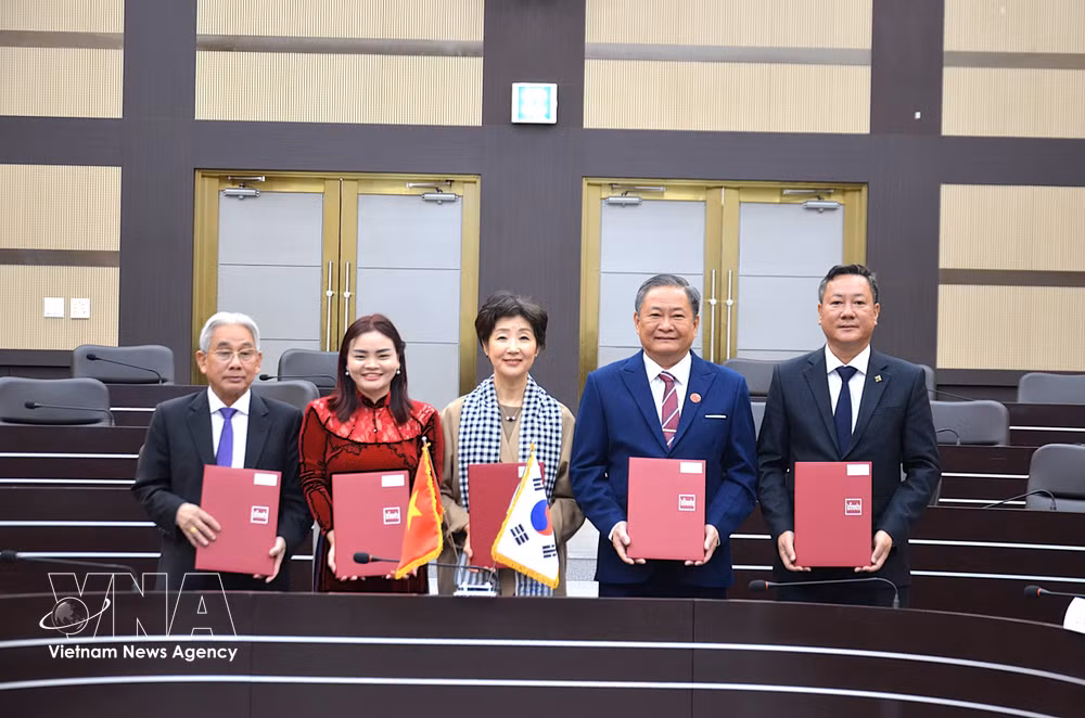 vnanet-potal-viet-nam-han-quoc-thuc-day-hop-tac-dao-tao-cong-nghe-cao-ban-dan-va-ai-8842392.jpg