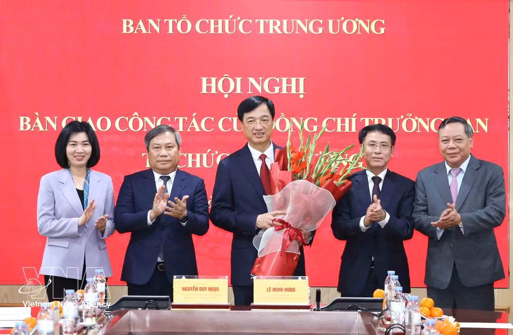 vnanet-potal-hoi-nghi-ban-giao-cong-tac-truong-ban-to-chuc-trung-uong-8688191.jpg